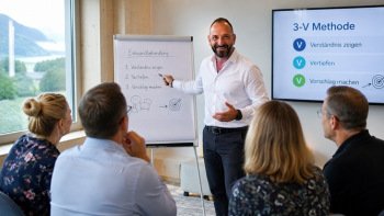 Vertriebstraining mit Tunç Gültekin zur Einwandbehandlung und 3-V-Methode