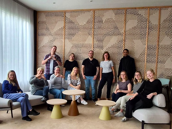 Teilnehmende eines Resilienztrainings von tuma Seminare mit Trainerin Maja Gültekin