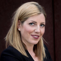 Portrait von Julia Adametz, Key Account Managerin bei TARGOBANK